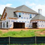 Bilden visar ett nytt hus som har ansökt med rätt konstruktionsritningar och bygglovshandlingar samt utfört bygganmälan innan byggets start